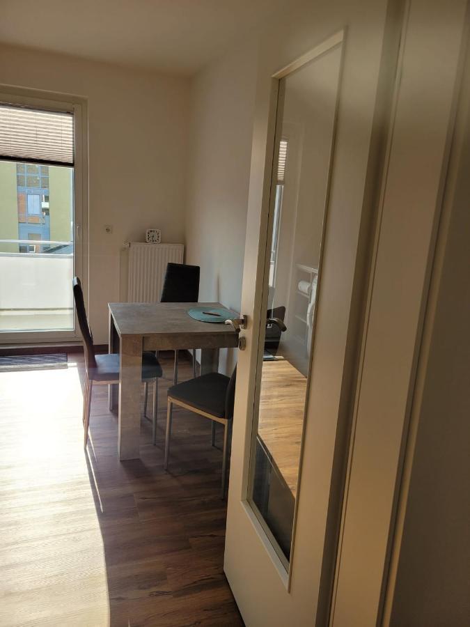 Schoene Einfache Ferienwohnung Zwischen Stadt Und Meer Wilhelmshaven Exterior foto